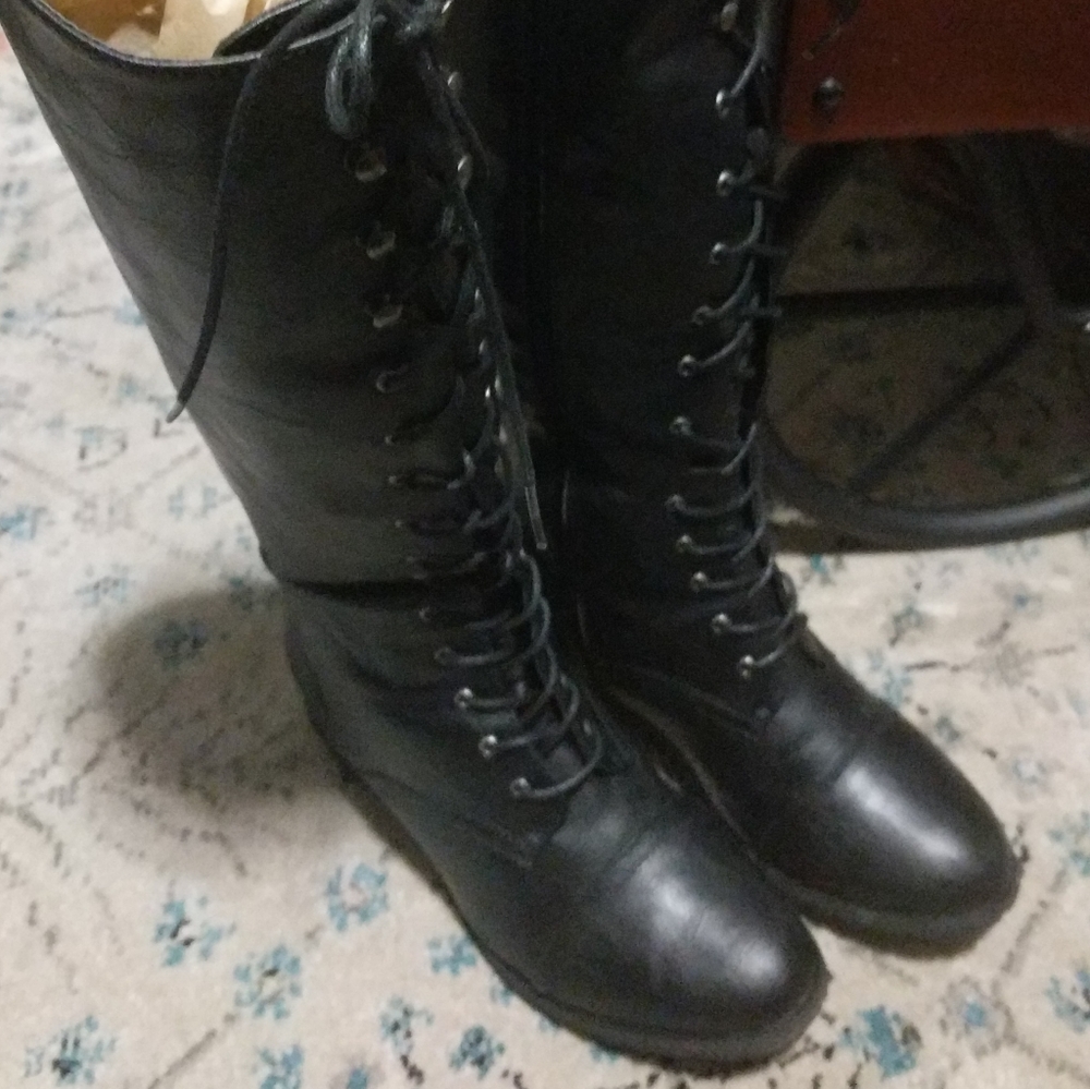 Breckelle’s Black Faux Leather zip up Boots